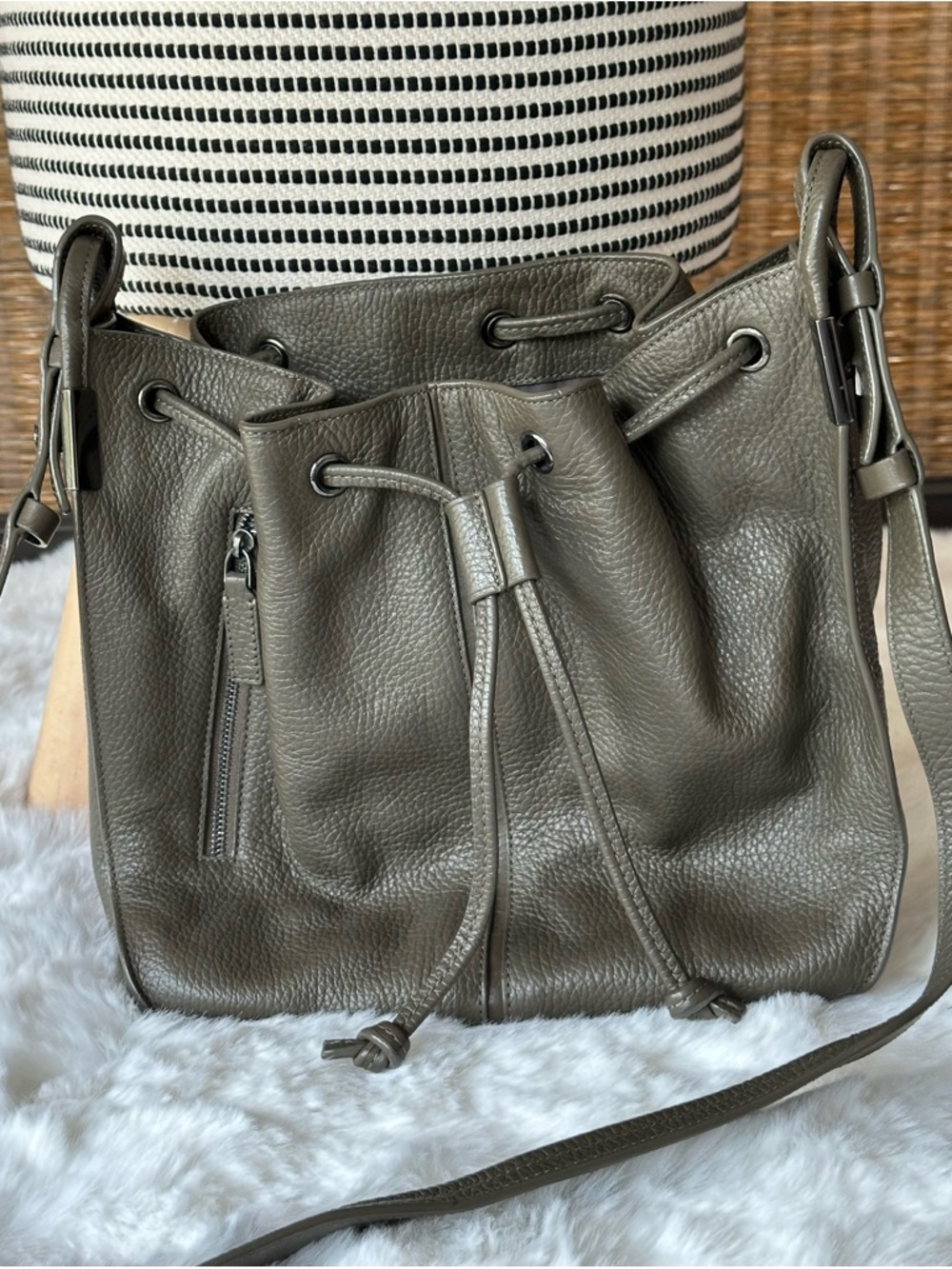 Time’s Arrow Lida Olive Green Militaire Leather Mini Drawstring Bucket Bag Purse - Picture 3 of 8